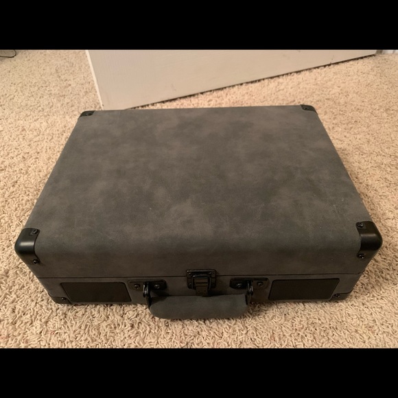 Victrola Suitcase record player - Picture 5 of 6